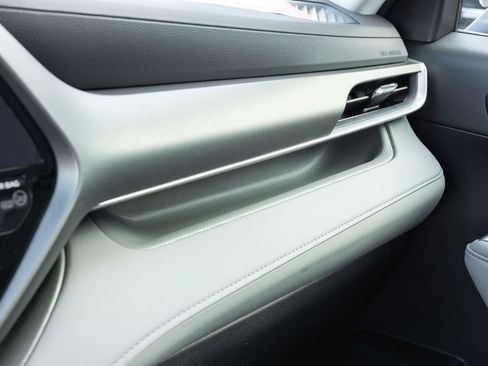 Certified 2025 Toyota Highlander XLE FWD image 24