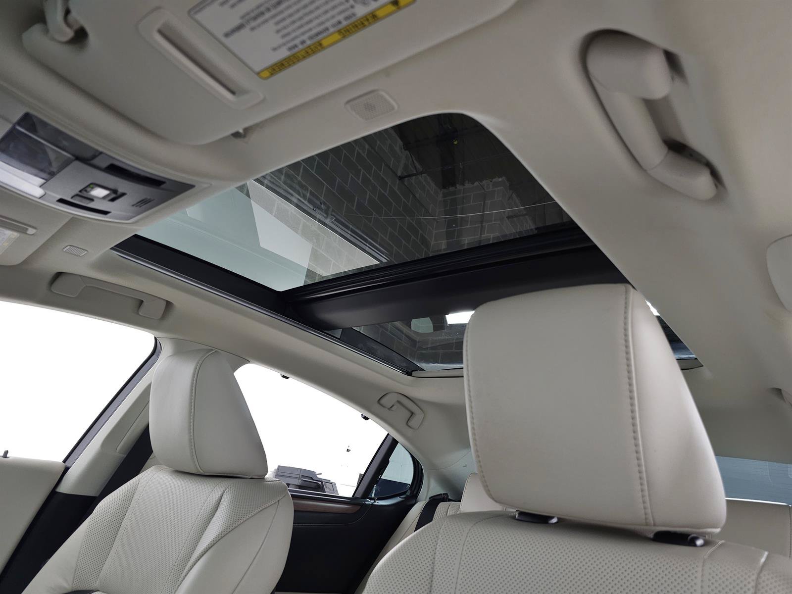 Used 2023 Lexus ES 350 Ultra Luxury w/ Accessory Package (Z2) FWD image 18