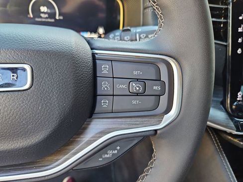 Used 2024 Jeep Wagoneer L Series III w/ Flexible Seating Group image 12