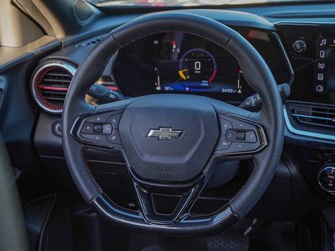 Used 2024 Chevrolet Trax RS w/ Sunroof Package image 25