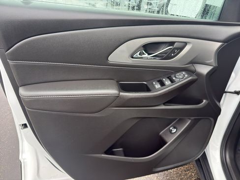 Used 2023 Chevrolet Traverse LT w/ Midnight/Sport Edition image 14