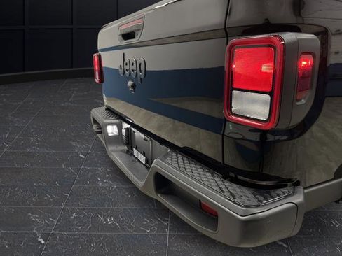Used 2024 Jeep Gladiator Sport image 30