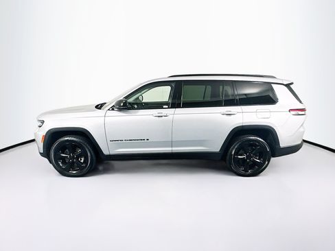 Used 2023 Jeep Grand Cherokee L Limited w/ Black Appearance Package AWD/4WD image 4