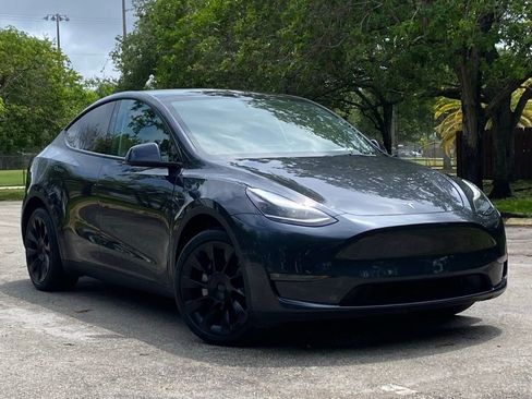 Used 2024 Tesla Model Y Long Range AWD/4WD image 5