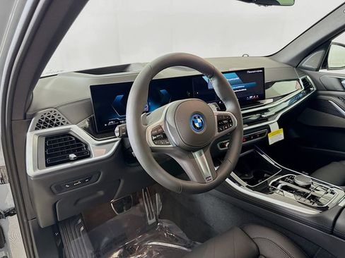 New 2026 BMW X5 xDrive50e w/ M Sport Package AWD/4WD image 9