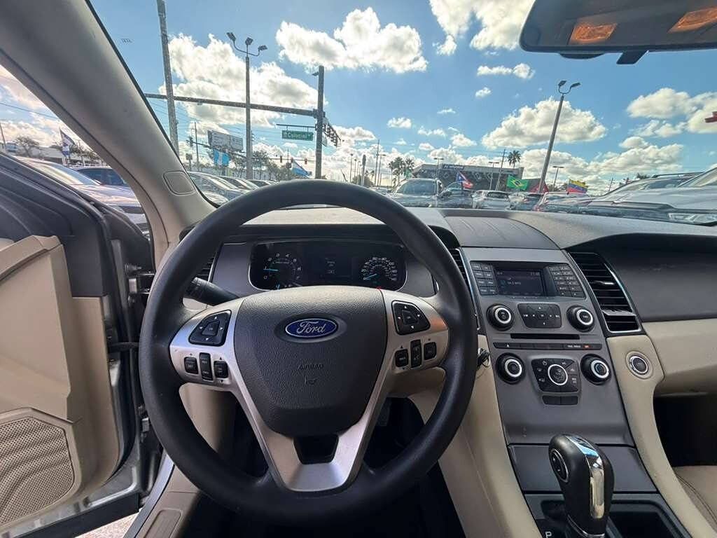 Used 2017 Ford Taurus SE FWD image 10