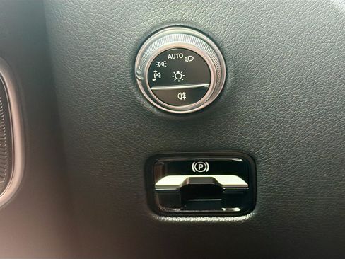 Used 2025 Mercedes-Benz GLC 300 4MATIC w/ AMG Line image 17
