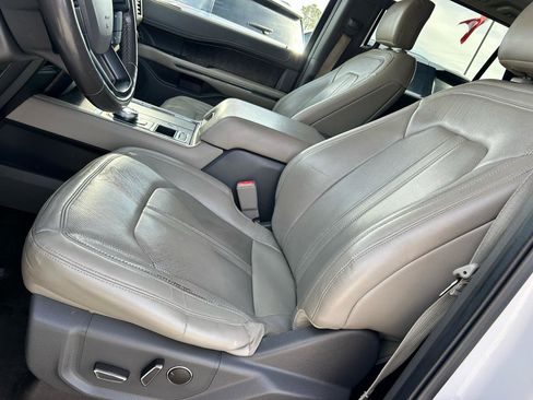 Used 2018 Ford Expedition Max Limited image 9