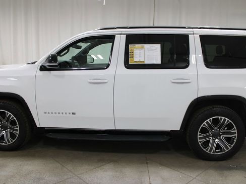 Used 2023 Jeep Wagoneer Series II AWD/4WD image 6