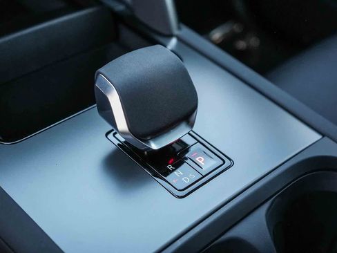 New 2026 Land Rover Discovery Sport Landmark image 17