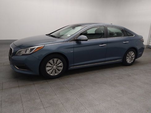 Used 2016 Hyundai Sonata SE FWD image 2