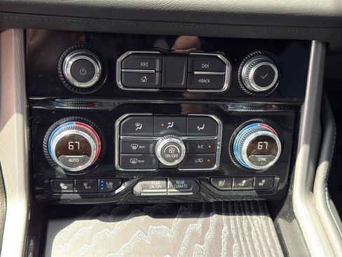 Used 2024 GMC Yukon Denali AWD/4WD image 16