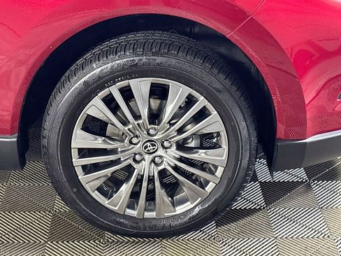 Used 2024 Toyota Venza Limited image 22