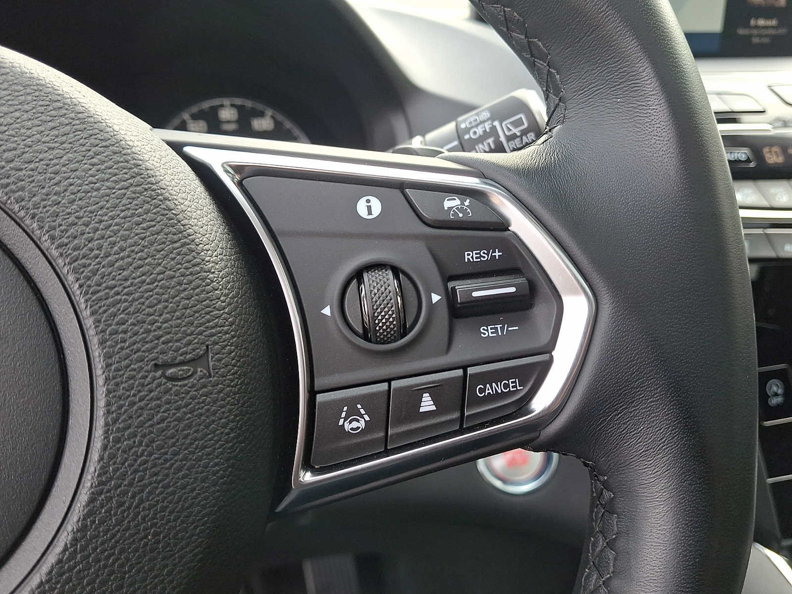 Used 2024 Acura RDX w/ Technology Package AWD/4WD image 24