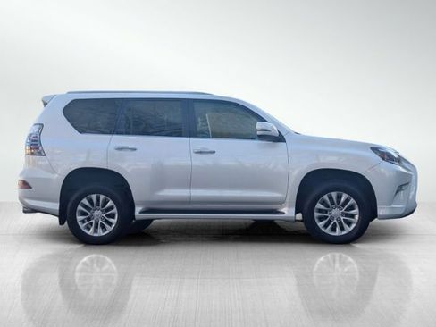 Used 2022 Lexus GX 460 image 3