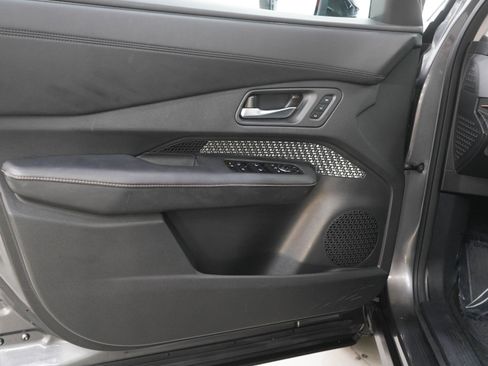 Used 2023 Nissan Ariya FWD image 18