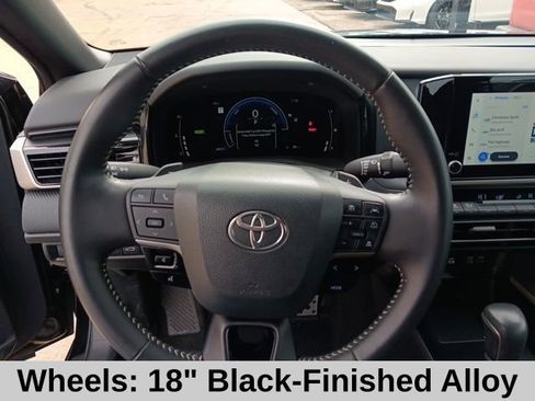 Used 2025 Toyota Camry SE image 11