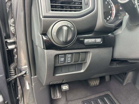 Used 2023 Nissan Titan SV w/ SV Convenience Package image 16