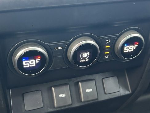 Used 2024 Land Rover Defender 130 X-Dynamic SE image 24