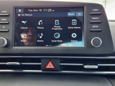 Used 2025 Hyundai Elantra Blue image 18