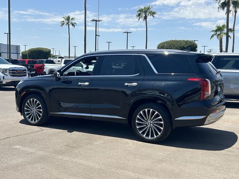 Used 2023 Hyundai Palisade Calligraphy w/ Cargo Package FWD image 3