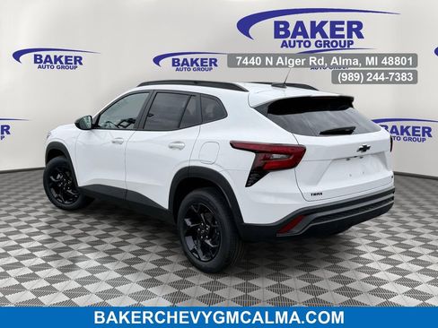New 2026 Chevrolet Trax LT w/ Midnight Edition FWD image 3