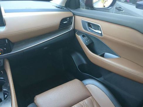 Certified 2024 Nissan Rogue Platinum w/ Platinum Premium Package AWD/4WD image 16