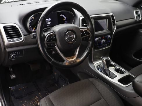 Used 2018 Jeep Grand Cherokee Laredo AWD/4WD image 6