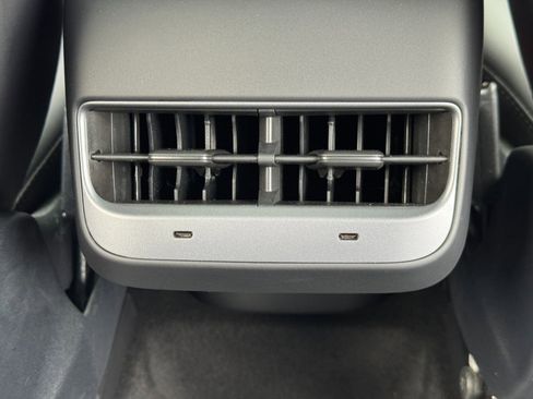 Used 2022 Tesla Model Y Performance image 34