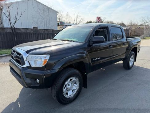 Used 2014 Toyota Tacoma 4x4 Double Cab w/ SR5 Package image 1
