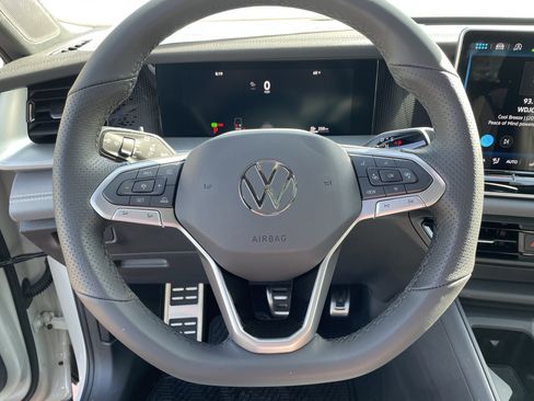New 2026 Volkswagen Tiguan SE R-Line FWD image 18