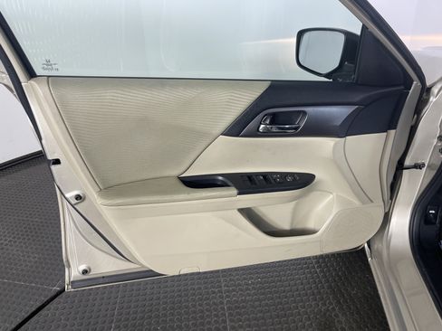 Used 2015 Honda Accord LX image 9