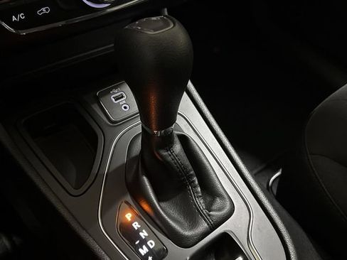 Used 2019 Jeep Cherokee Latitude w/ Popular Appearance Group FWD image 17