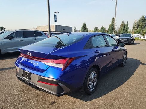 Used 2024 Hyundai Elantra SEL FWD image 5