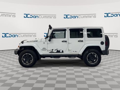 Used 2012 Jeep Wrangler Unlimited Sahara AWD/4WD image 5