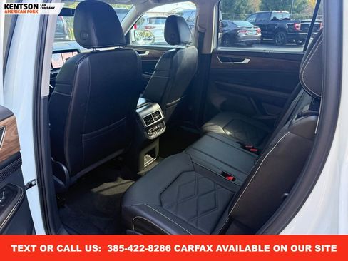 Used 2025 Volkswagen Atlas SE image 32
