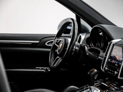 Used 2017 Porsche Cayenne S image 48