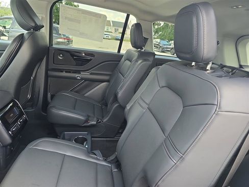 New 2025 Lincoln Aviator 2WD w/ Equipment Group 101A image 15