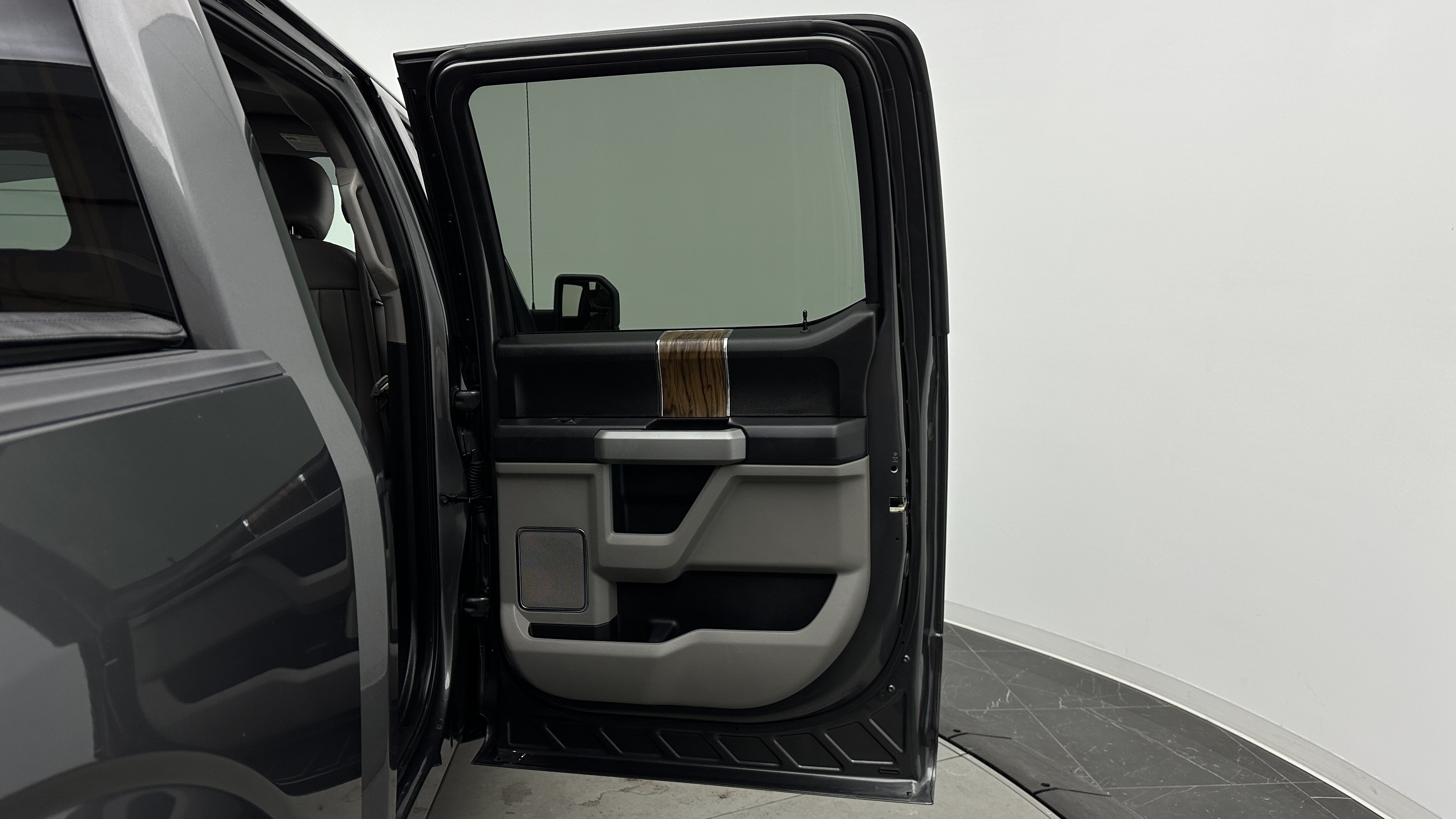 Used 2018 Ford F150 Lariat RWD image 27