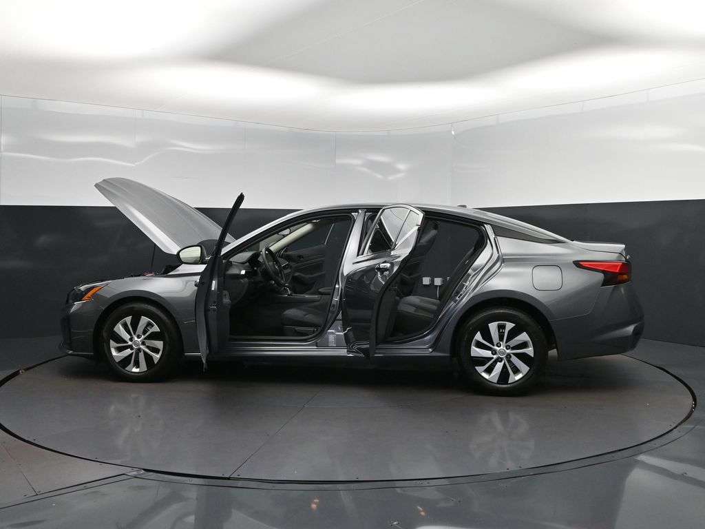 Used 2025 Nissan Altima 2.5 S FWD image 46