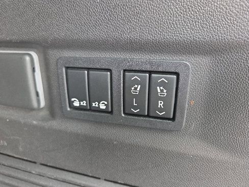 Used 2021 GMC Yukon Denali w/ Denali Premium Package AWD/4WD image 11