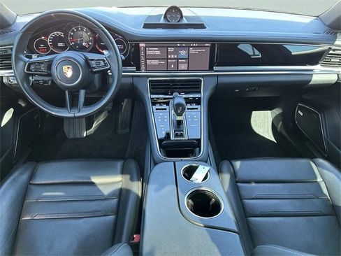 Used 2021 Porsche Panamera image 2