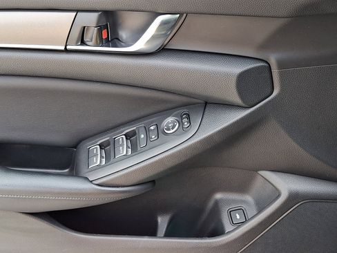 Used 2018 Honda Accord LX image 12