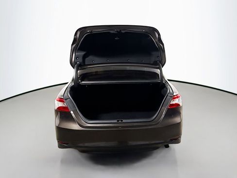 Certified 2018 Toyota Camry LE w/ Convenience Package image 22