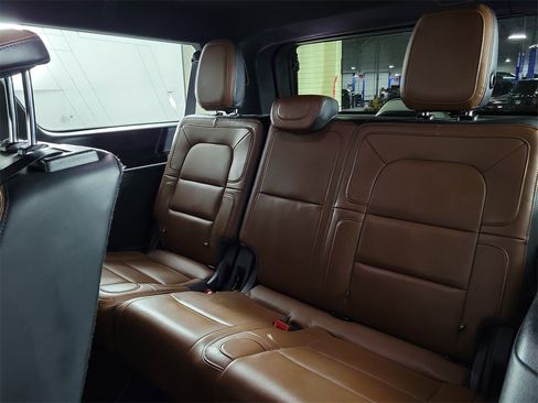 Used 2023 Lincoln Navigator L Reserve image 8