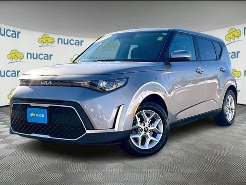 Used 2023 Kia Soul LX w/ LX Technology Package image 3