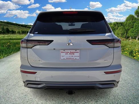 Used 2025 Mitsubishi Outlander SE FWD image 5