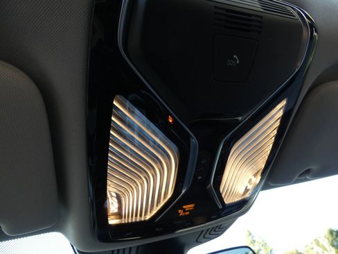 Used 2020 BMW 750i xDrive w/ Executive Package image 80