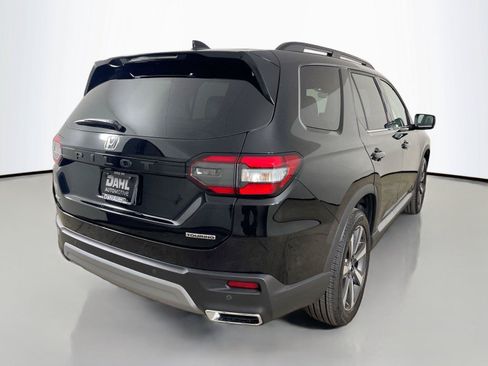 Used 2025 Honda Pilot Touring image 13