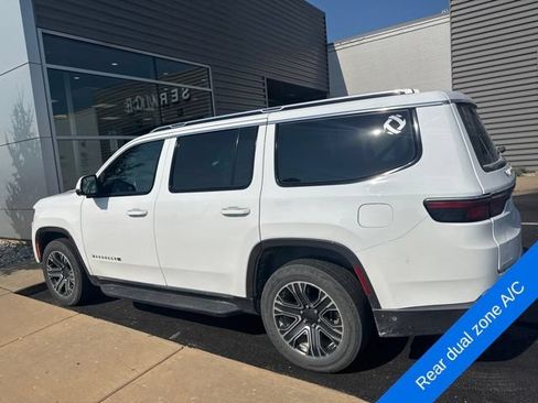 Used 2022 Jeep Wagoneer Series III w/ Convenience Group I AWD/4WD image 9
